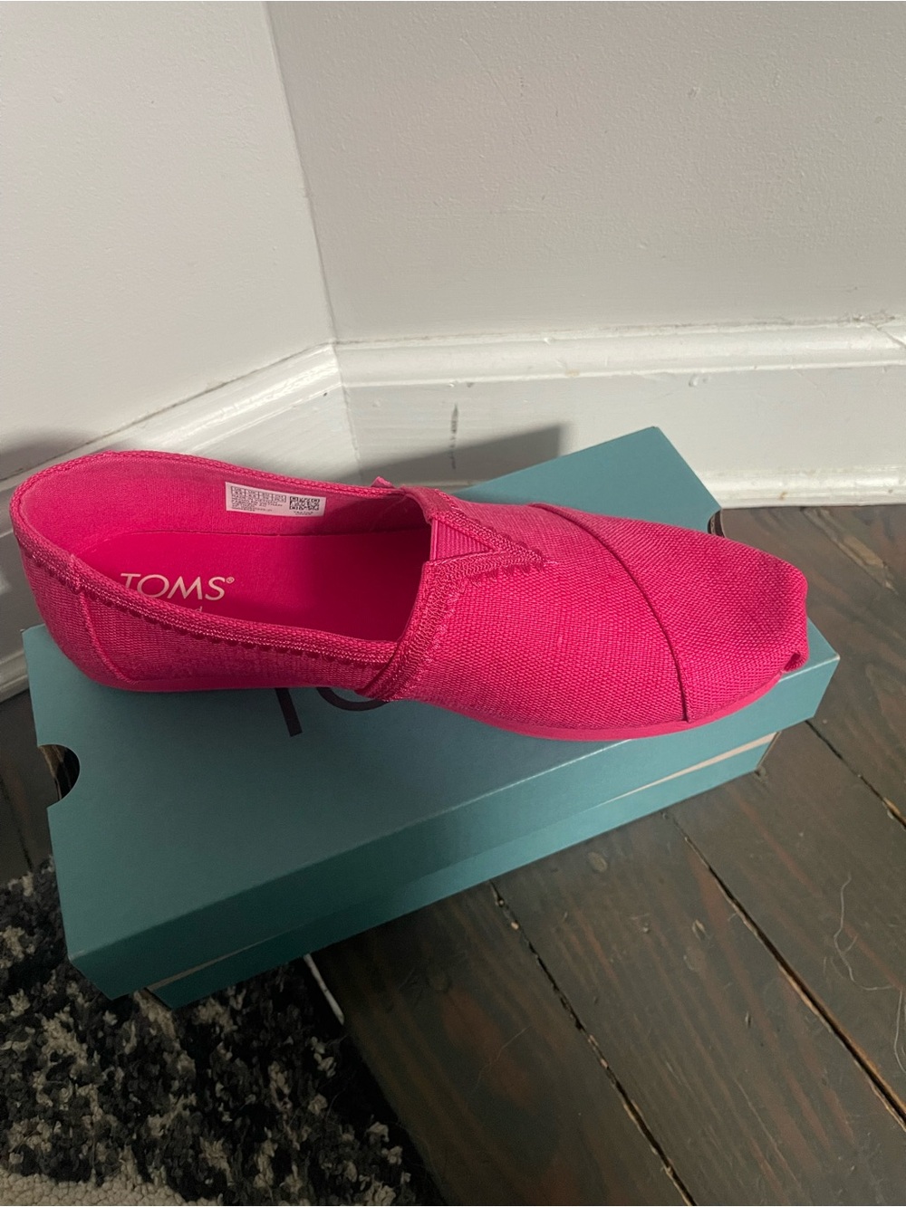 NWB TOMS Slip-On Canvas Flat in Bright Pink